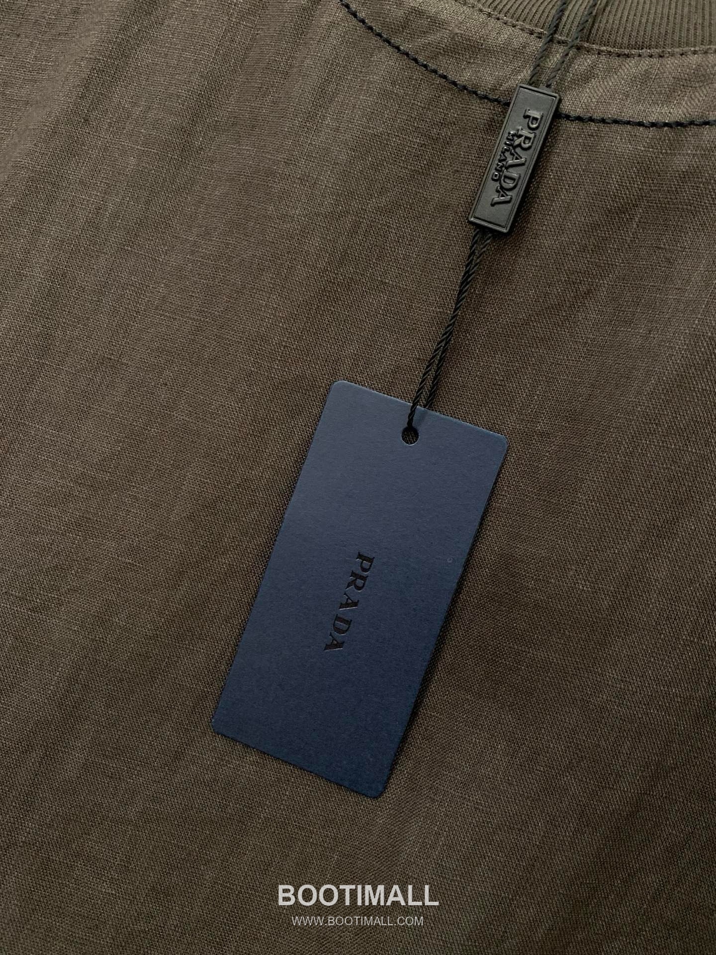 Prada SS26 Cotton Crewneck T-Shirt with Patch Embroidered Logo 프라다 SS26 코튼 크루넥 티셔츠 패치 자수 로고 6