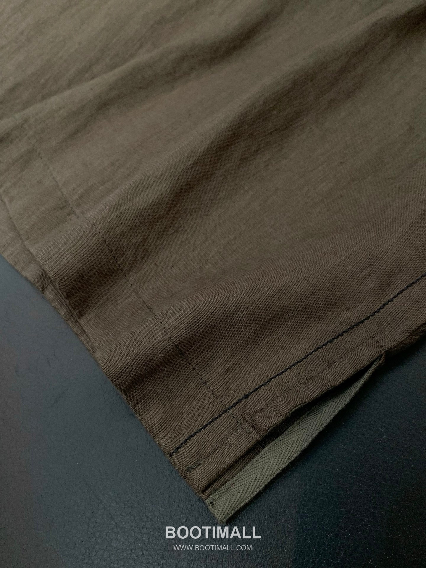 Prada SS26 Cotton Crewneck T-Shirt with Patch Embroidered Logo 프라다 SS26 코튼 크루넥 티셔츠 패치 자수 로고 7