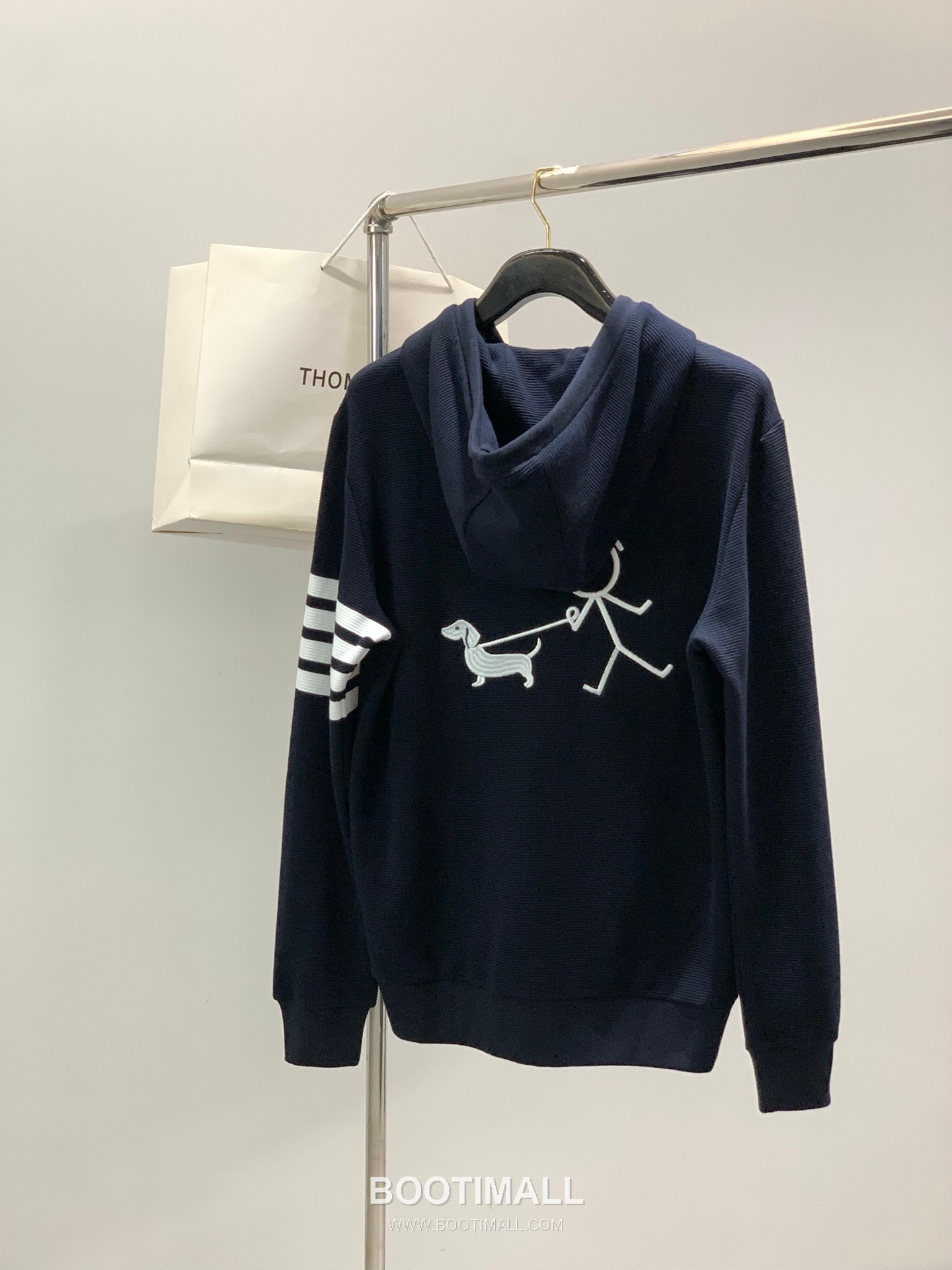 Thom Browne SS26 Cotton Shirt and Pants Set with Printed and Embroidered Logo 톰브라운 SS26 코튼 셔츠 팬츠 세트 프린트 자수 로고 2