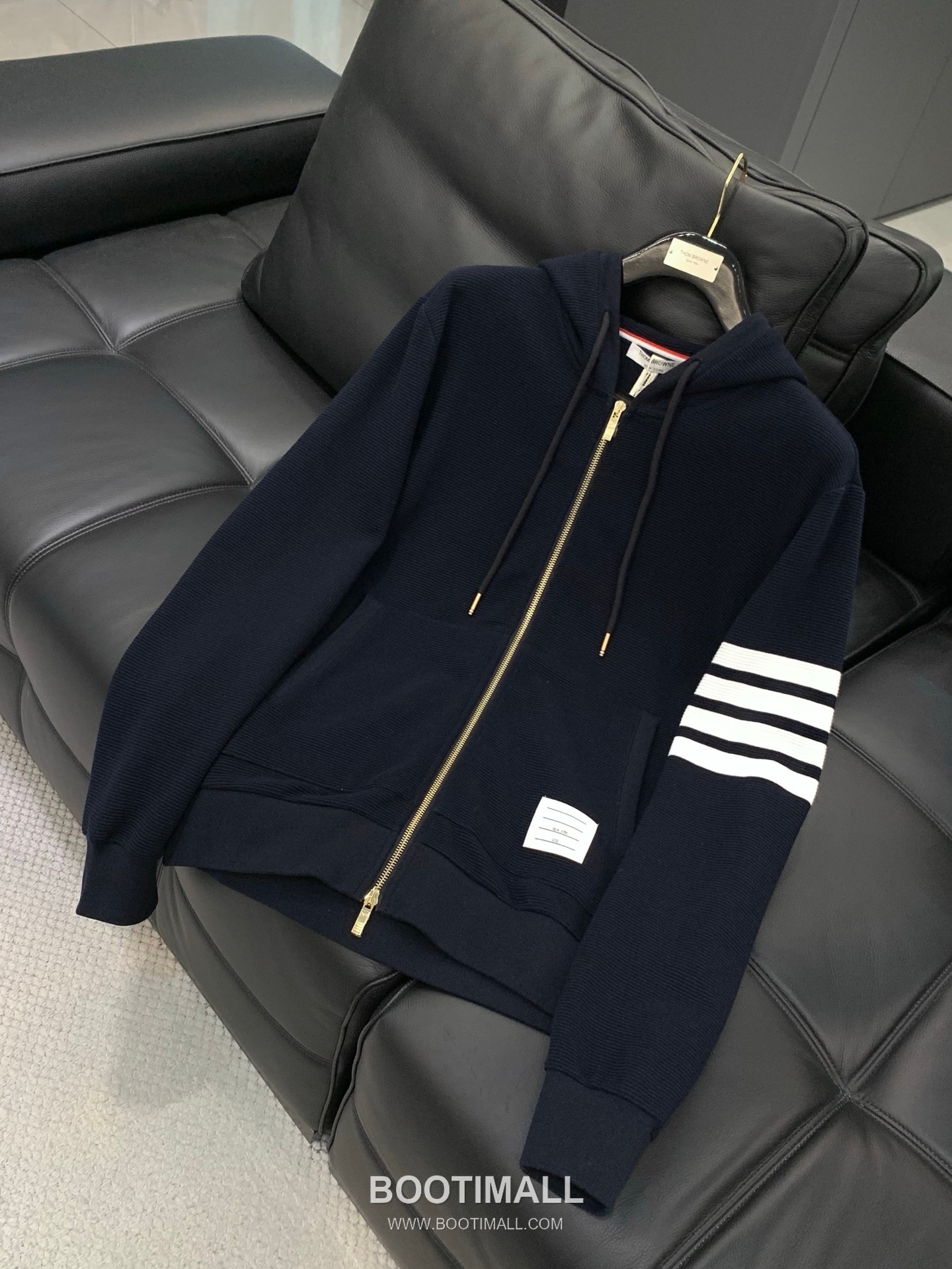 Thom Browne SS26 Cotton Shirt and Pants Set with Printed and Embroidered Logo 톰브라운 SS26 코튼 셔츠 팬츠 세트 프린트 자수 로고 3