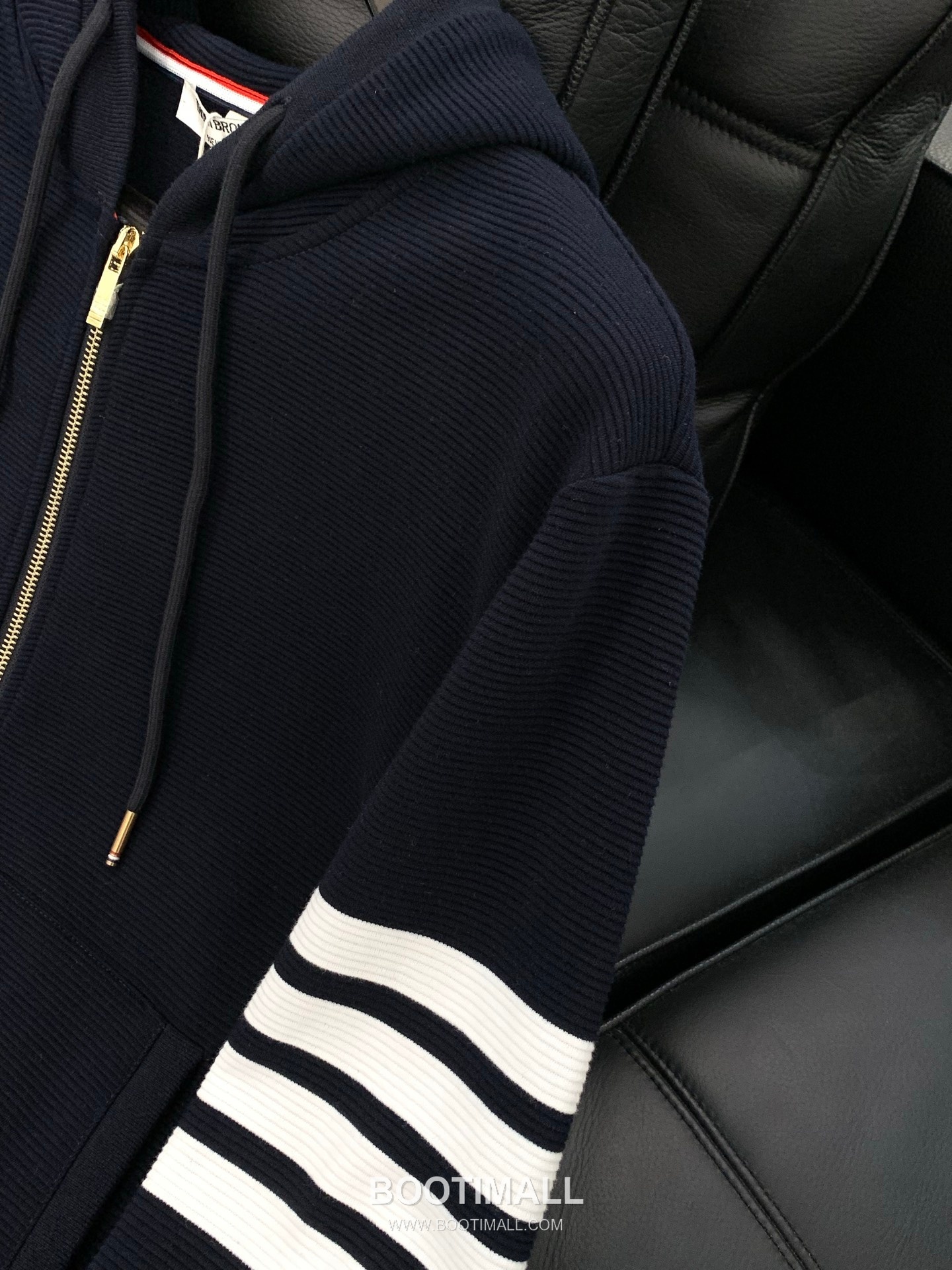 Thom Browne SS26 Cotton Shirt and Pants Set with Printed and Embroidered Logo 톰브라운 SS26 코튼 셔츠 팬츠 세트 프린트 자수 로고 5