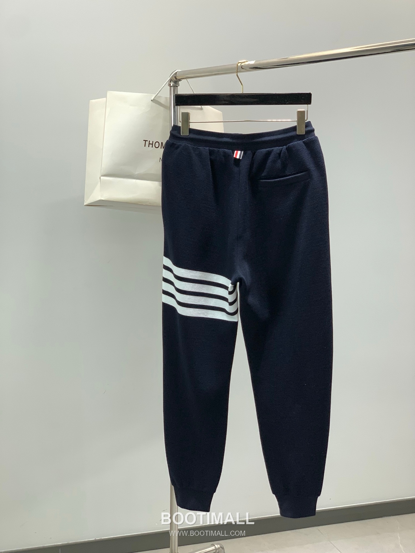 Thom Browne SS26 Cotton Shirt and Pants Set with Printed and Embroidered Logo 톰브라운 SS26 코튼 셔츠 팬츠 세트 프린트 자수 로고 2