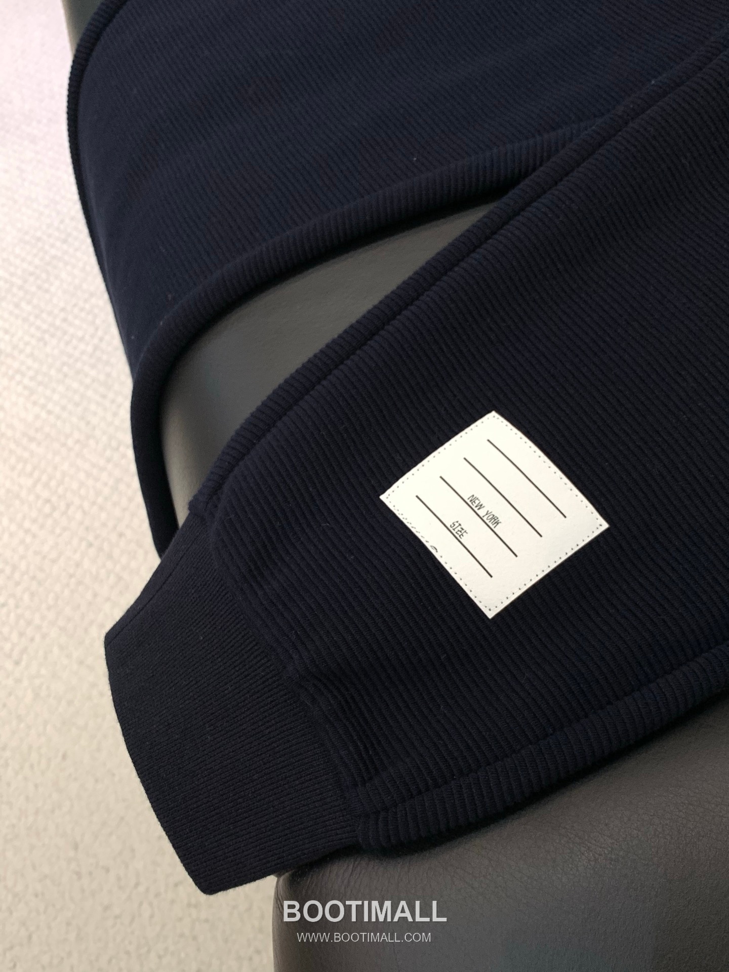 Thom Browne SS26 Cotton Shirt and Pants Set with Printed and Embroidered Logo 톰브라운 SS26 코튼 셔츠 팬츠 세트 프린트 자수 로고 5