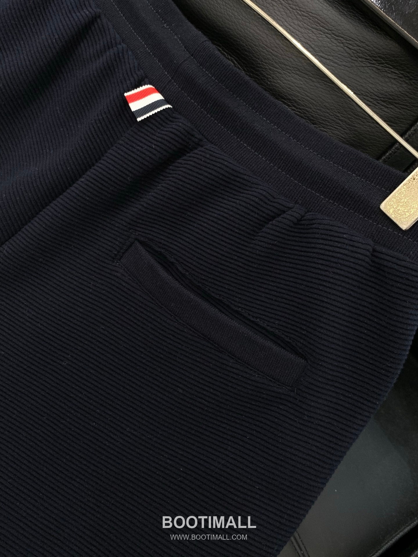 Thom Browne SS26 Cotton Shirt and Pants Set with Printed and Embroidered Logo 톰브라운 SS26 코튼 셔츠 팬츠 세트 프린트 자수 로고 7