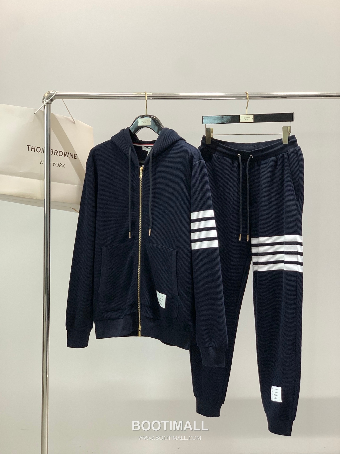 Thom Browne SS26 Cotton Shirt and Pants Set with Printed and Embroidered Logo 톰브라운 SS26 코튼 셔츠 팬츠 세트 프린트 자수 로고 8