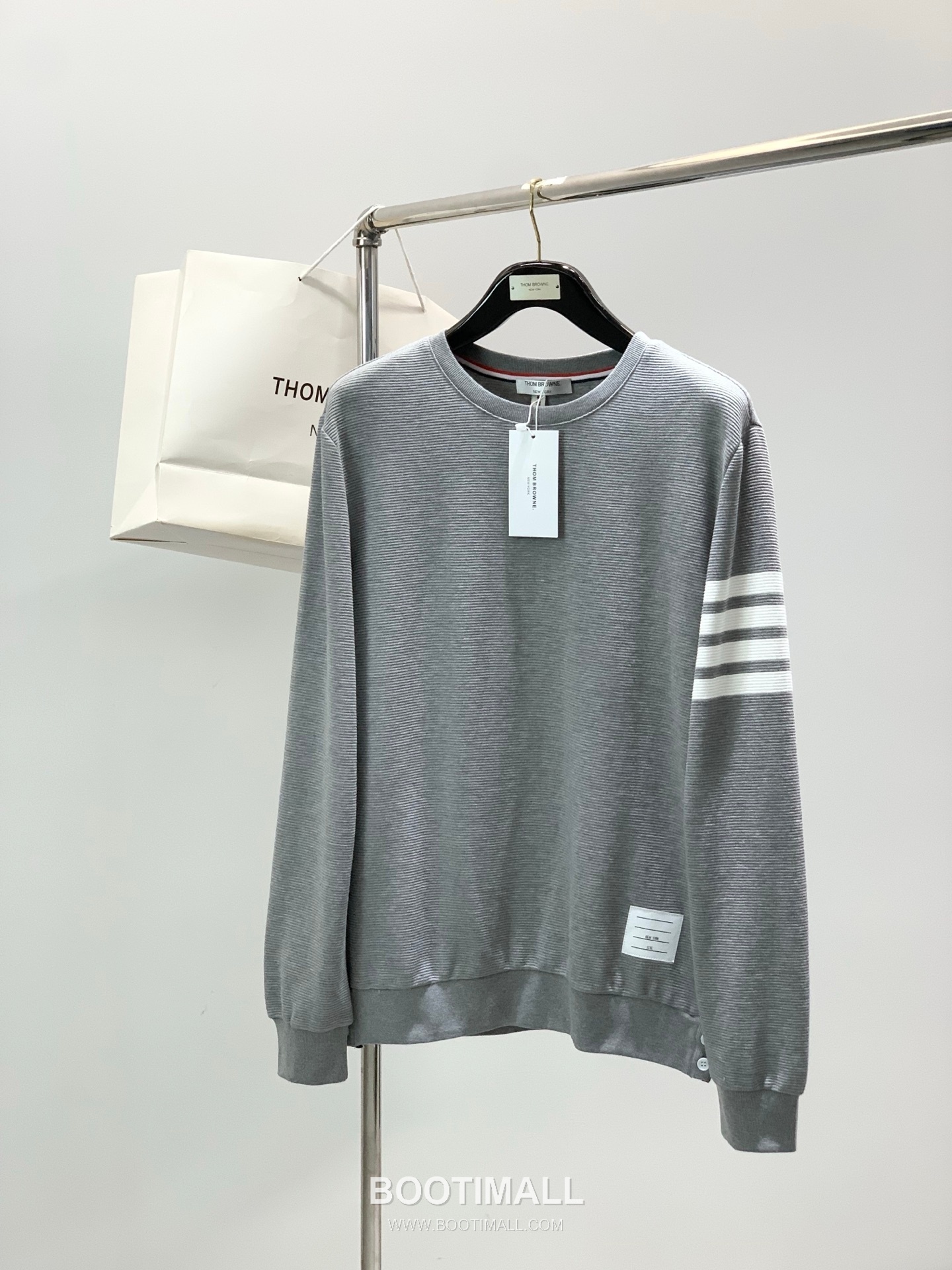 Thom Browne SS26 Cotton Shirt and Pants Set with Printed and Embroidered Logo 톰브라운 SS26 코튼 셔츠 팬츠 세트 프린트 자수 로고 1