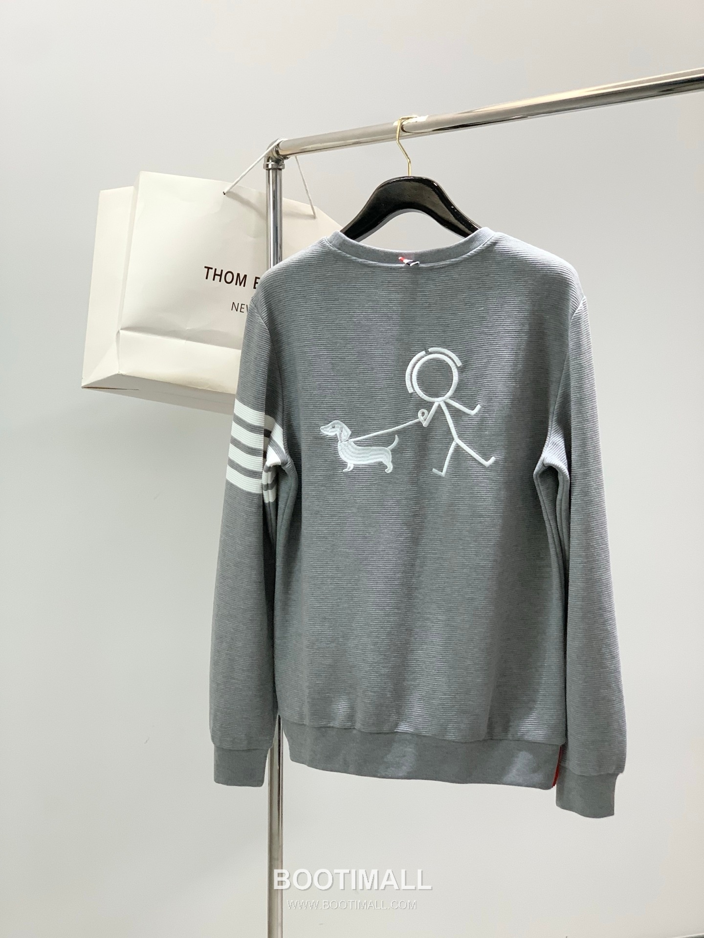 Thom Browne SS26 Cotton Shirt and Pants Set with Printed and Embroidered Logo 톰브라운 SS26 코튼 셔츠 팬츠 세트 프린트 자수 로고 2