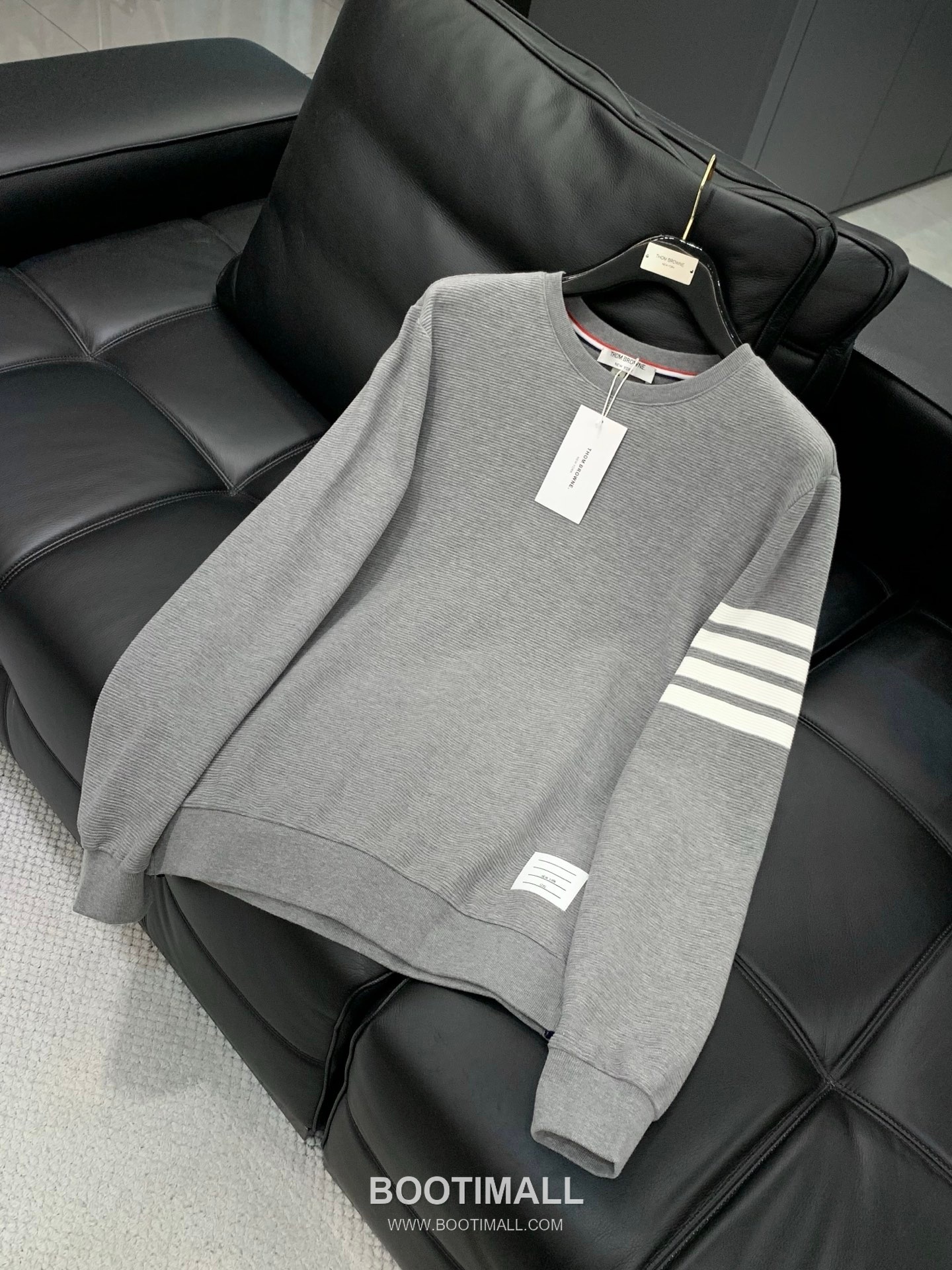 Thom Browne SS26 Cotton Shirt and Pants Set with Printed and Embroidered Logo 톰브라운 SS26 코튼 셔츠 팬츠 세트 프린트 자수 로고 3