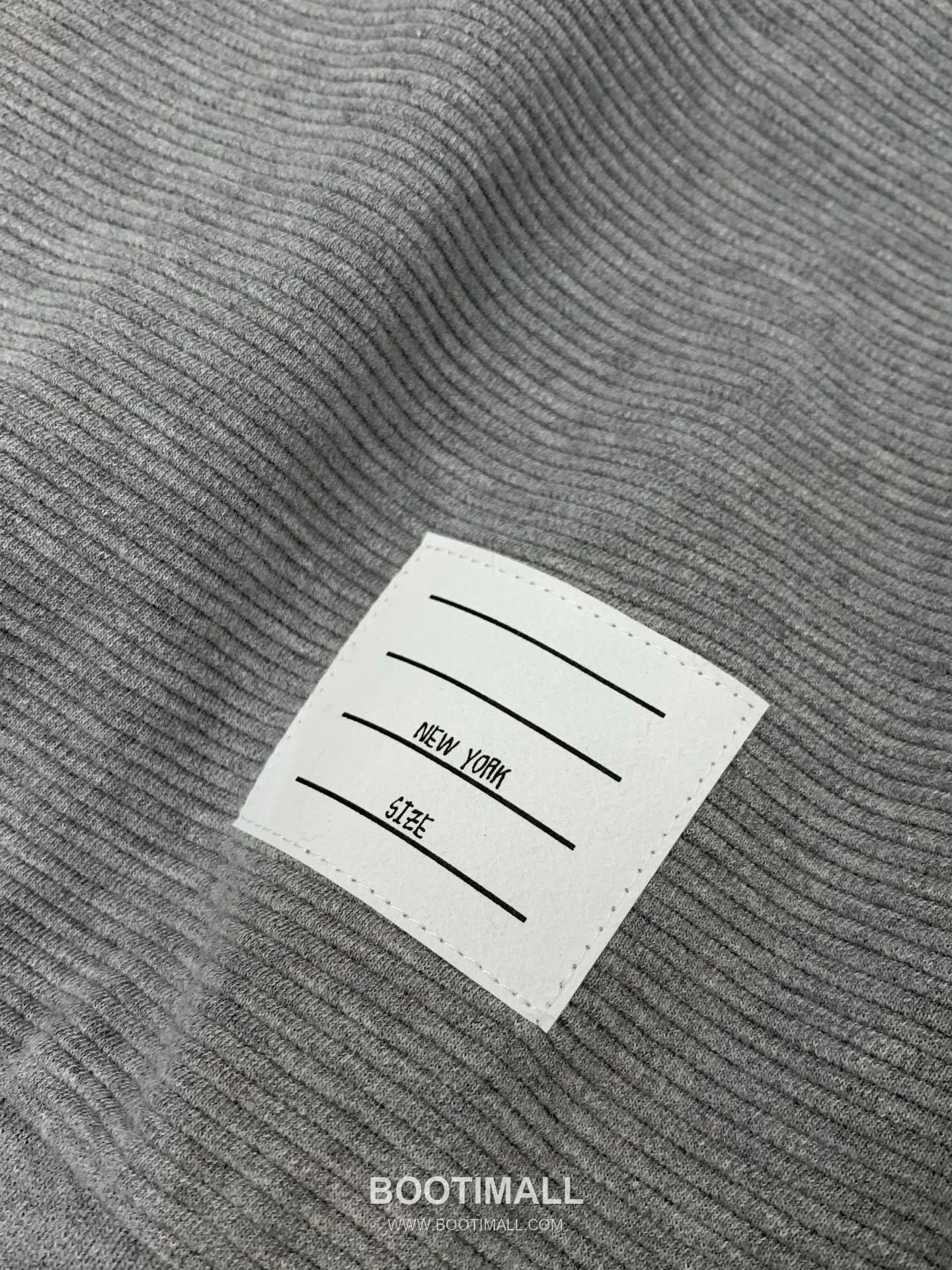 Thom Browne SS26 Cotton Shirt and Pants Set with Printed and Embroidered Logo 톰브라운 SS26 코튼 셔츠 팬츠 세트 프린트 자수 로고 7