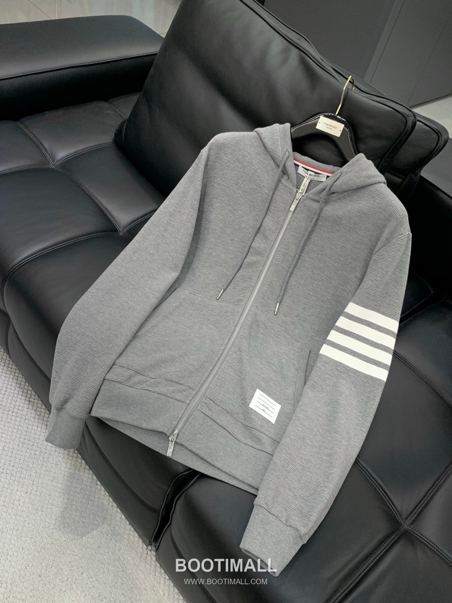 Thom Browne SS26 Cotton Shirt and Pants Set with Printed and Embroidered Logo 톰브라운 SS26 코튼 셔츠 팬츠 세트 프린트 자수 로고 3