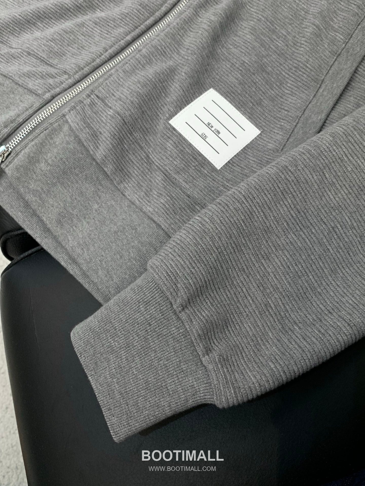 Thom Browne SS26 Cotton Shirt and Pants Set with Printed and Embroidered Logo 톰브라운 SS26 코튼 셔츠 팬츠 세트 프린트 자수 로고 6