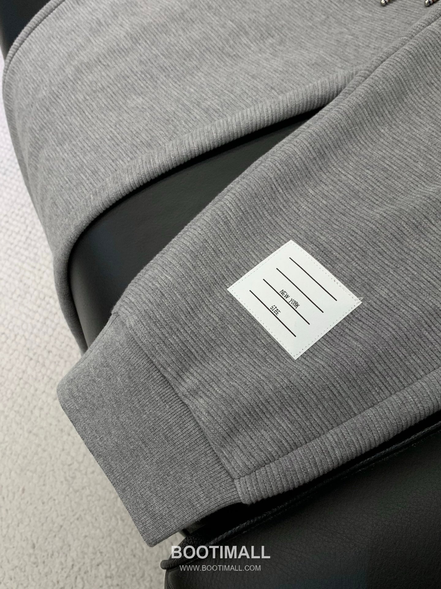 Thom Browne SS26 Cotton Shirt and Pants Set with Printed and Embroidered Logo 톰브라운 SS26 코튼 셔츠 팬츠 세트 프린트 자수 로고 5