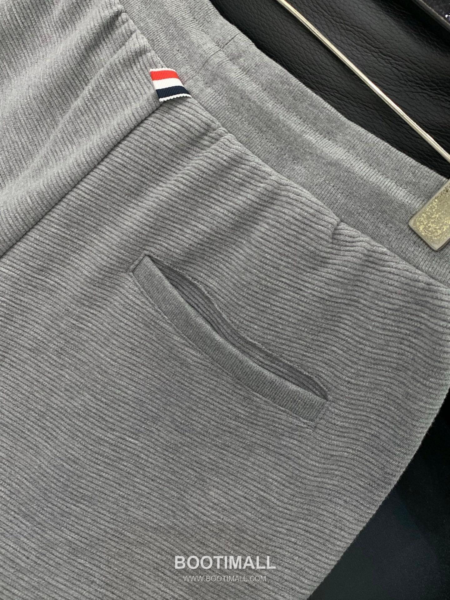 Thom Browne SS26 Cotton Shirt and Pants Set with Printed and Embroidered Logo 톰브라운 SS26 코튼 셔츠 팬츠 세트 프린트 자수 로고 7