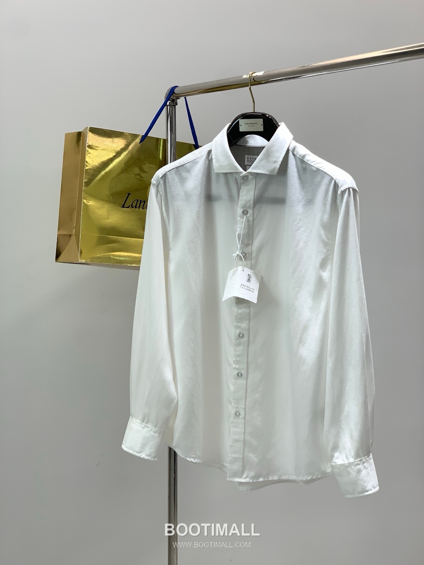 Brunello Cucinelli SS26 Cotton Long Sleeve Shirt with Embroidered Logo 브루넬로 쿠치넬리 SS26 코튼 긴팔 셔츠 자수 로고 1