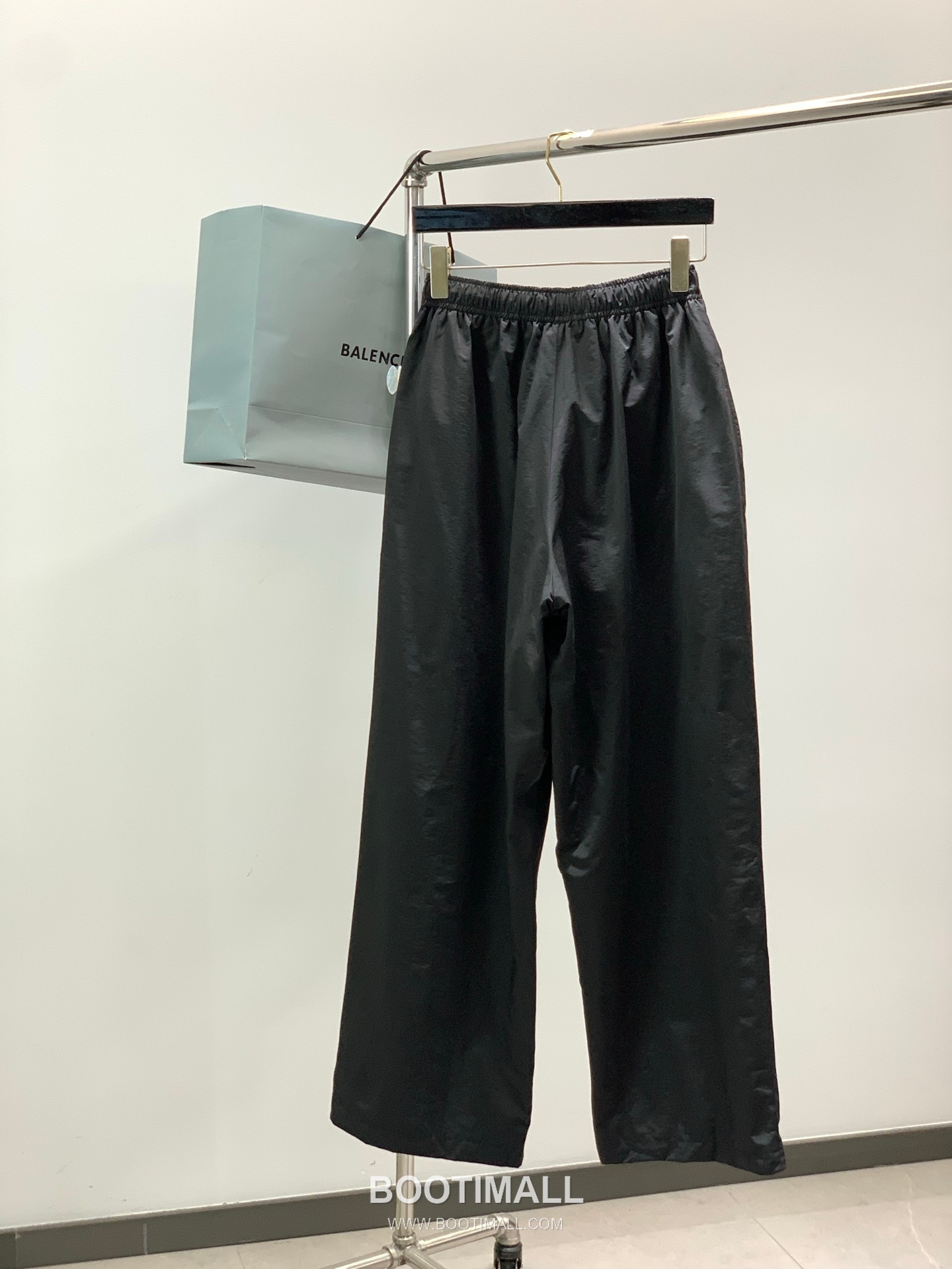 Balenciaga SS26 Football Collection Track Jacket and Pants Set with Embroidered Crest 발렌시아가 SS26 풋볼 컬렉션 트랙 자켓 팬츠 세트 자수 크레스트 2