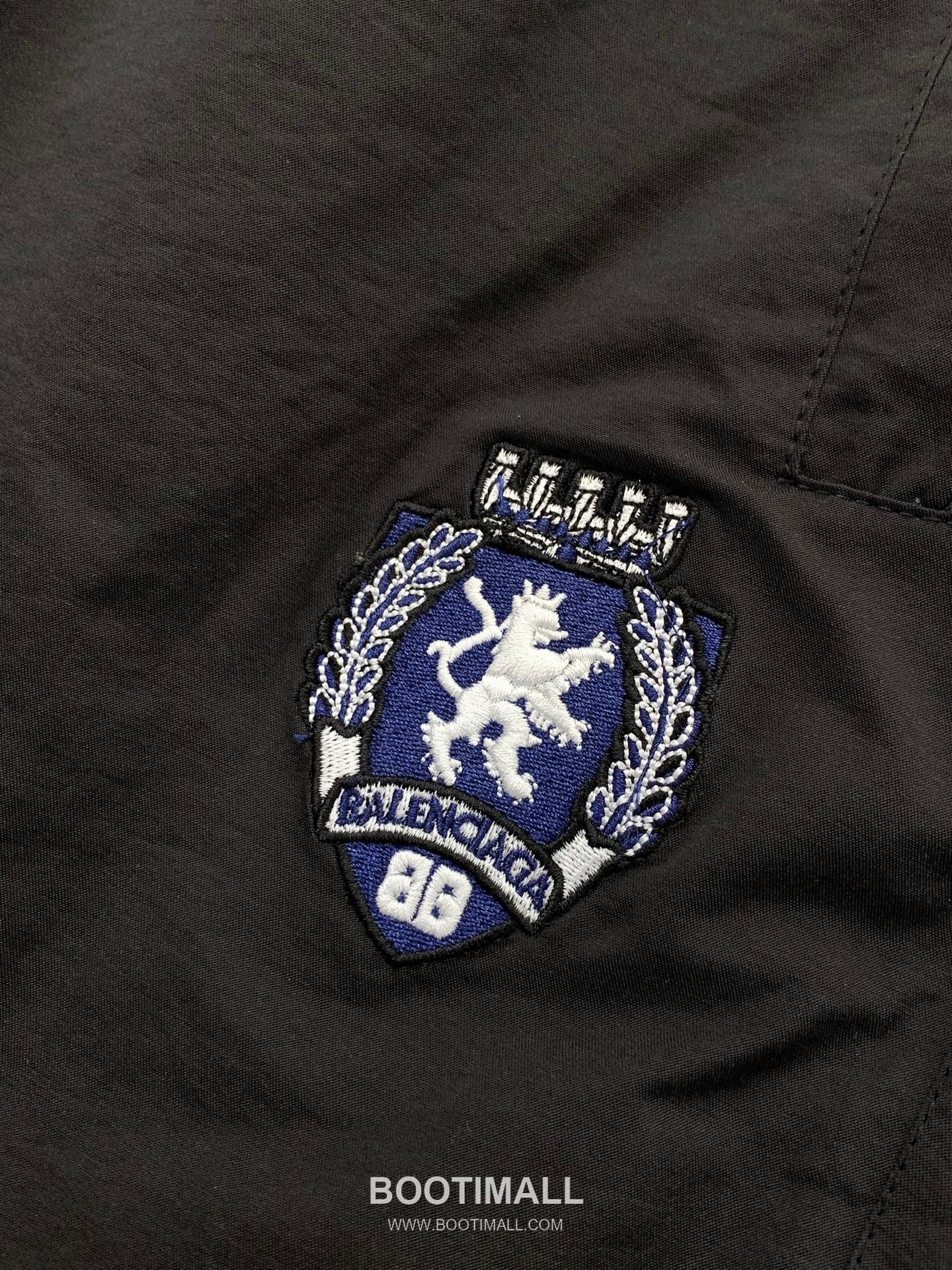 Balenciaga SS26 Football Collection Track Jacket and Pants Set with Embroidered Crest 발렌시아가 SS26 풋볼 컬렉션 트랙 자켓 팬츠 세트 자수 크레스트 5