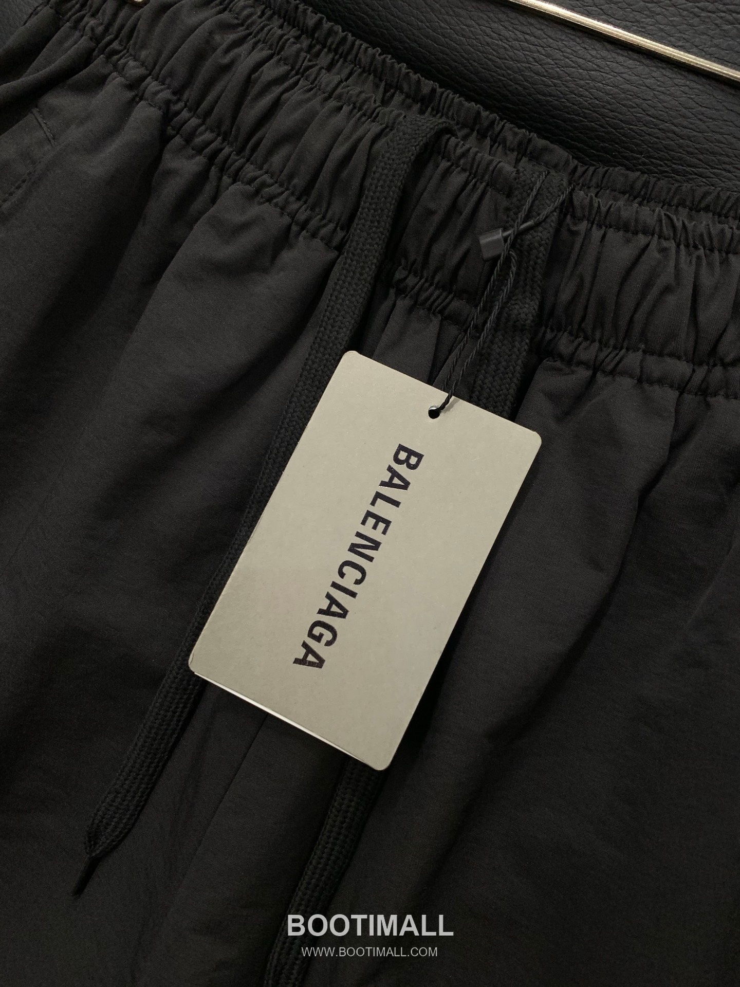 Balenciaga SS26 Football Collection Track Jacket and Pants Set with Embroidered Crest 발렌시아가 SS26 풋볼 컬렉션 트랙 자켓 팬츠 세트 자수 크레스트 7