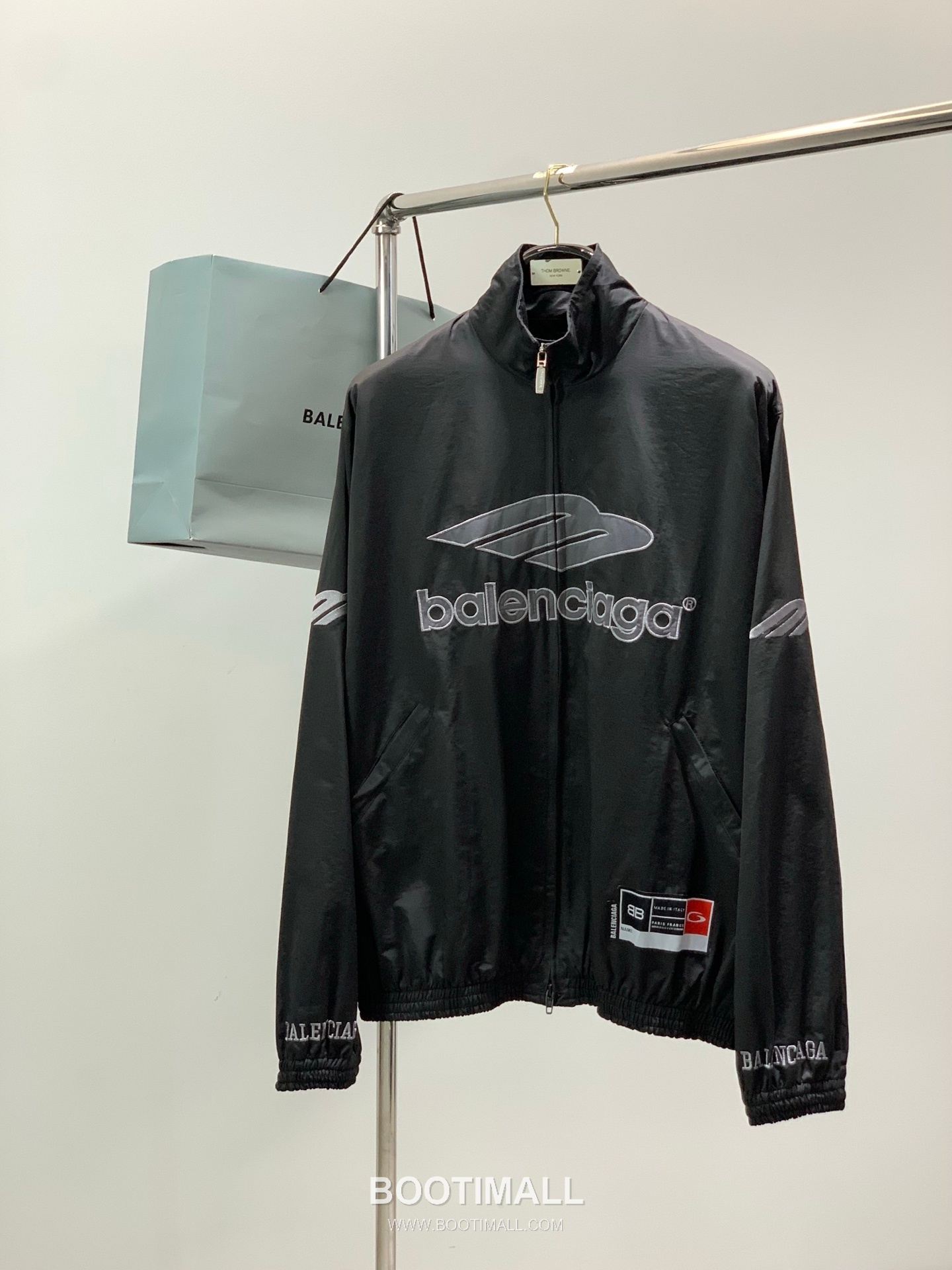 Balenciaga SS26 Football Collection Track Jacket and Pants Set with Embroidered Crest 발렌시아가 SS26 풋볼 컬렉션 트랙 자켓 팬츠 세트 자수 크레스트 10