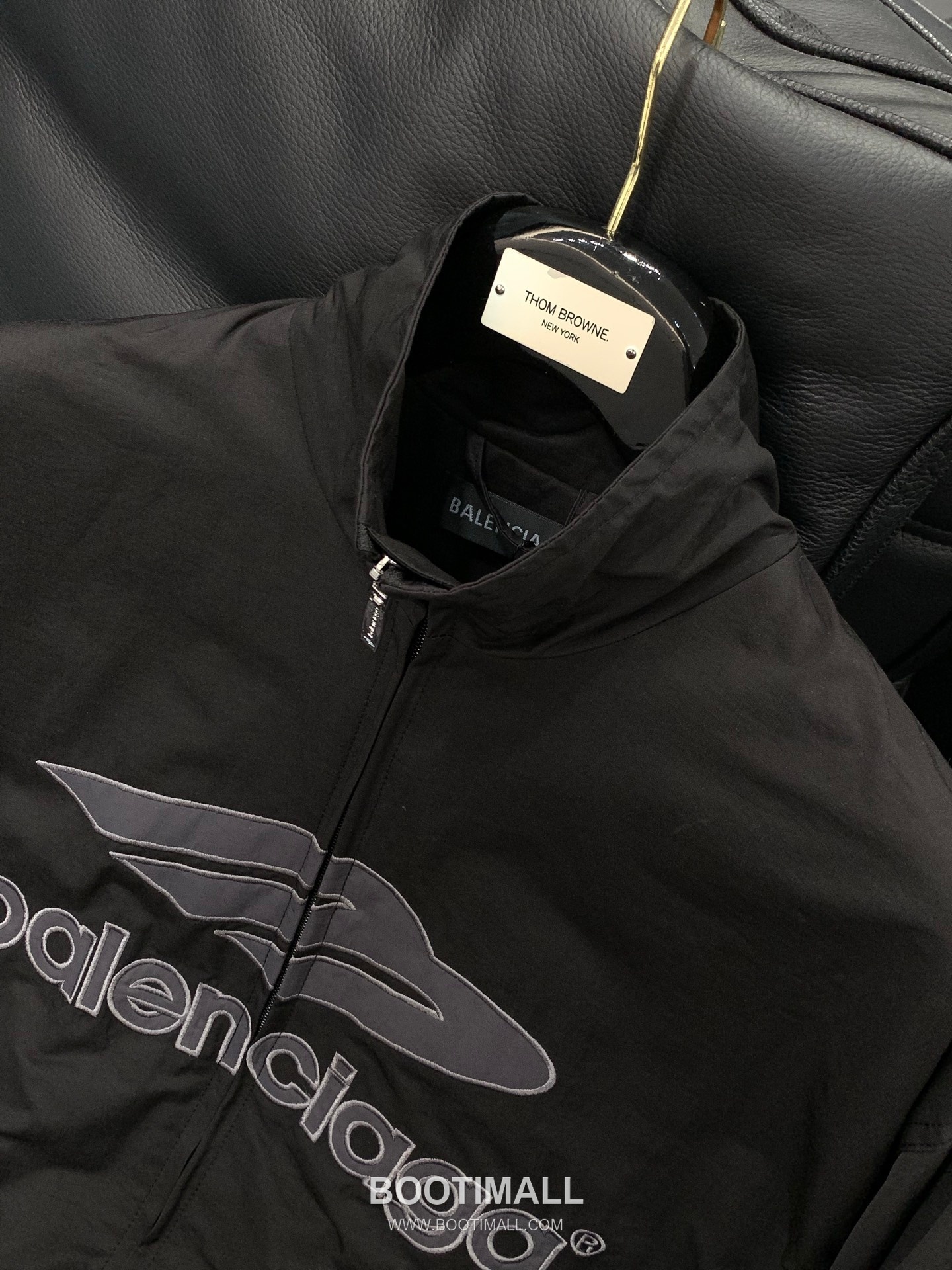 Balenciaga SS26 Football Collection Track Jacket and Pants Set with Embroidered Crest 발렌시아가 SS26 풋볼 컬렉션 트랙 자켓 팬츠 세트 자수 크레스트 13