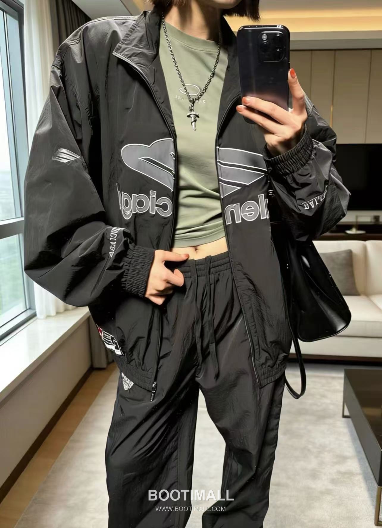 Balenciaga SS26 Football Collection Track Jacket and Pants Set with Embroidered Crest 발렌시아가 SS26 풋볼 컬렉션 트랙 자켓 팬츠 세트 자수 크레스트 5