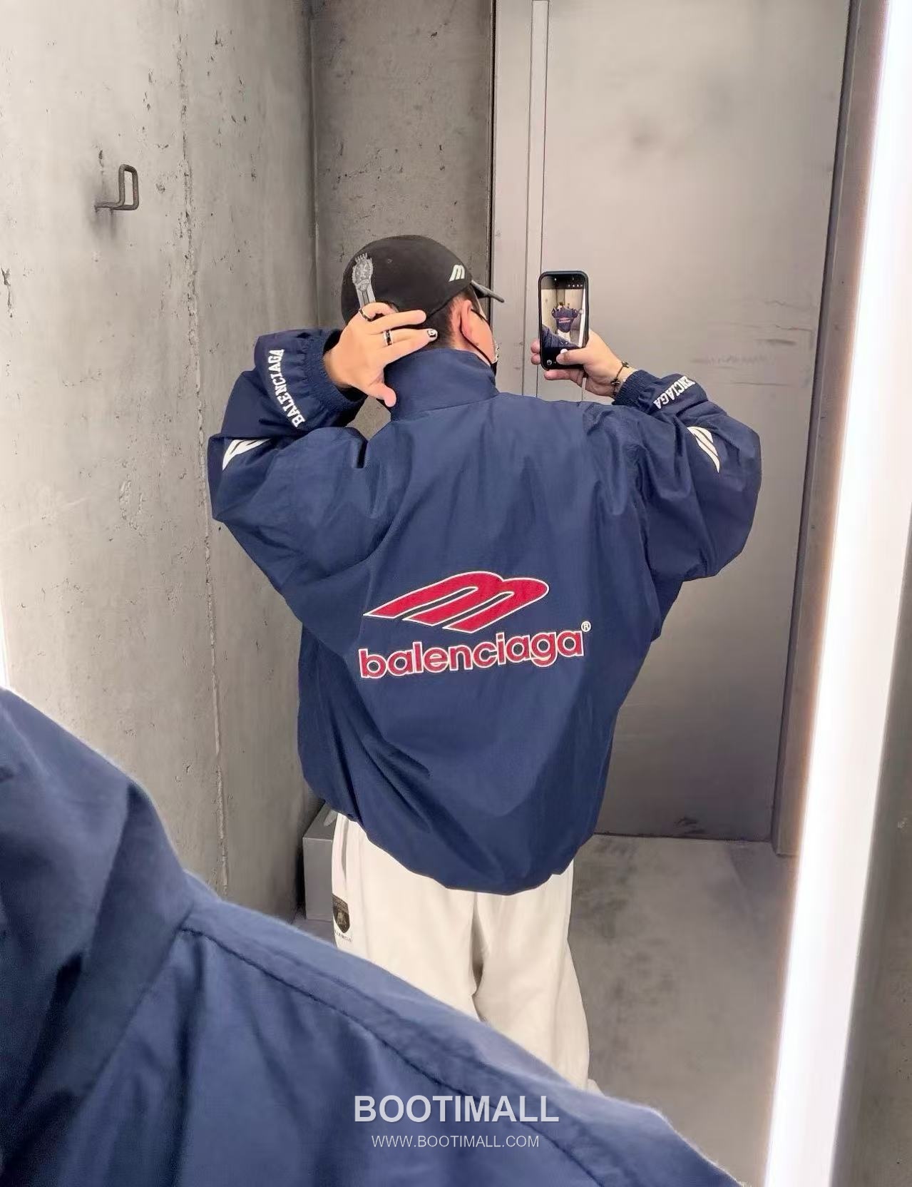 Balenciaga SS26 Football Collection Track Jacket and Pants Set with Embroidered Crest 발렌시아가 SS26 풋볼 컬렉션 트랙 자켓 팬츠 세트 자수 크레스트 7