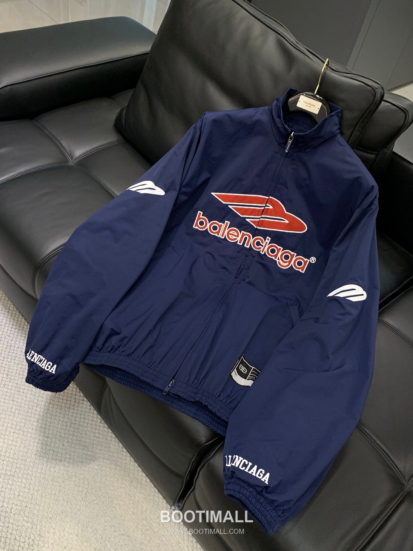 Balenciaga SS26 Football Collection Track Jacket and Pants Set with Embroidered Crest 발렌시아가 SS26 풋볼 컬렉션 트랙 자켓 팬츠 세트 자수 크레스트 10