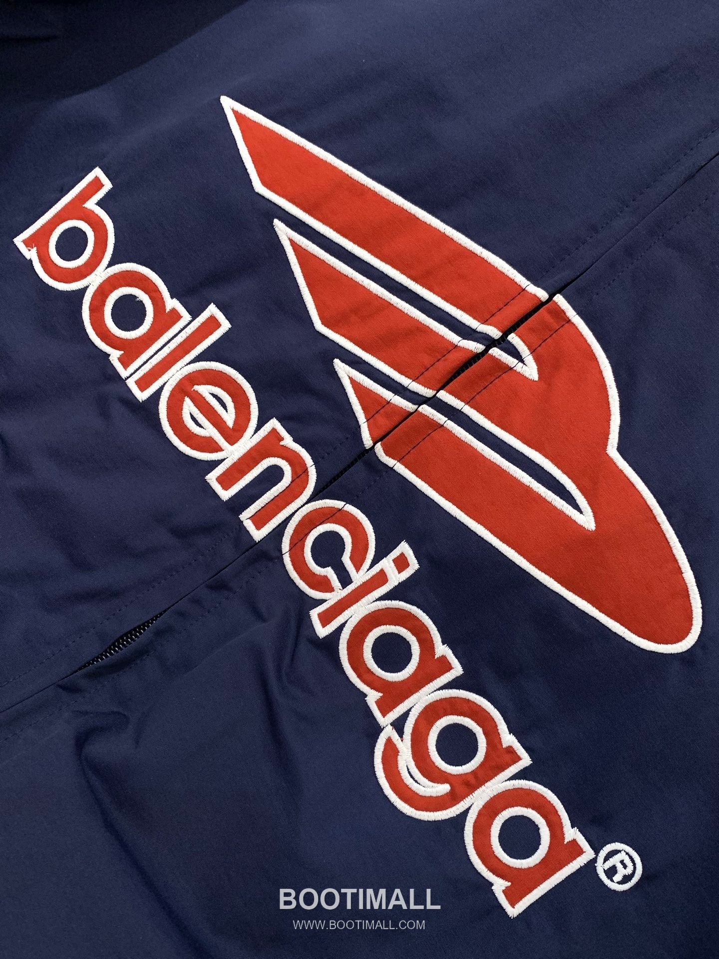 Balenciaga SS26 Football Collection Track Jacket and Pants Set with Embroidered Crest 발렌시아가 SS26 풋볼 컬렉션 트랙 자켓 팬츠 세트 자수 크레스트 12