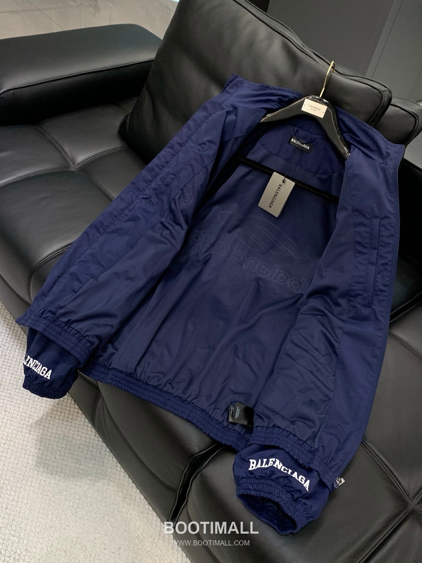 Balenciaga SS26 Football Collection Track Jacket and Pants Set with Embroidered Crest 발렌시아가 SS26 풋볼 컬렉션 트랙 자켓 팬츠 세트 자수 크레스트 15