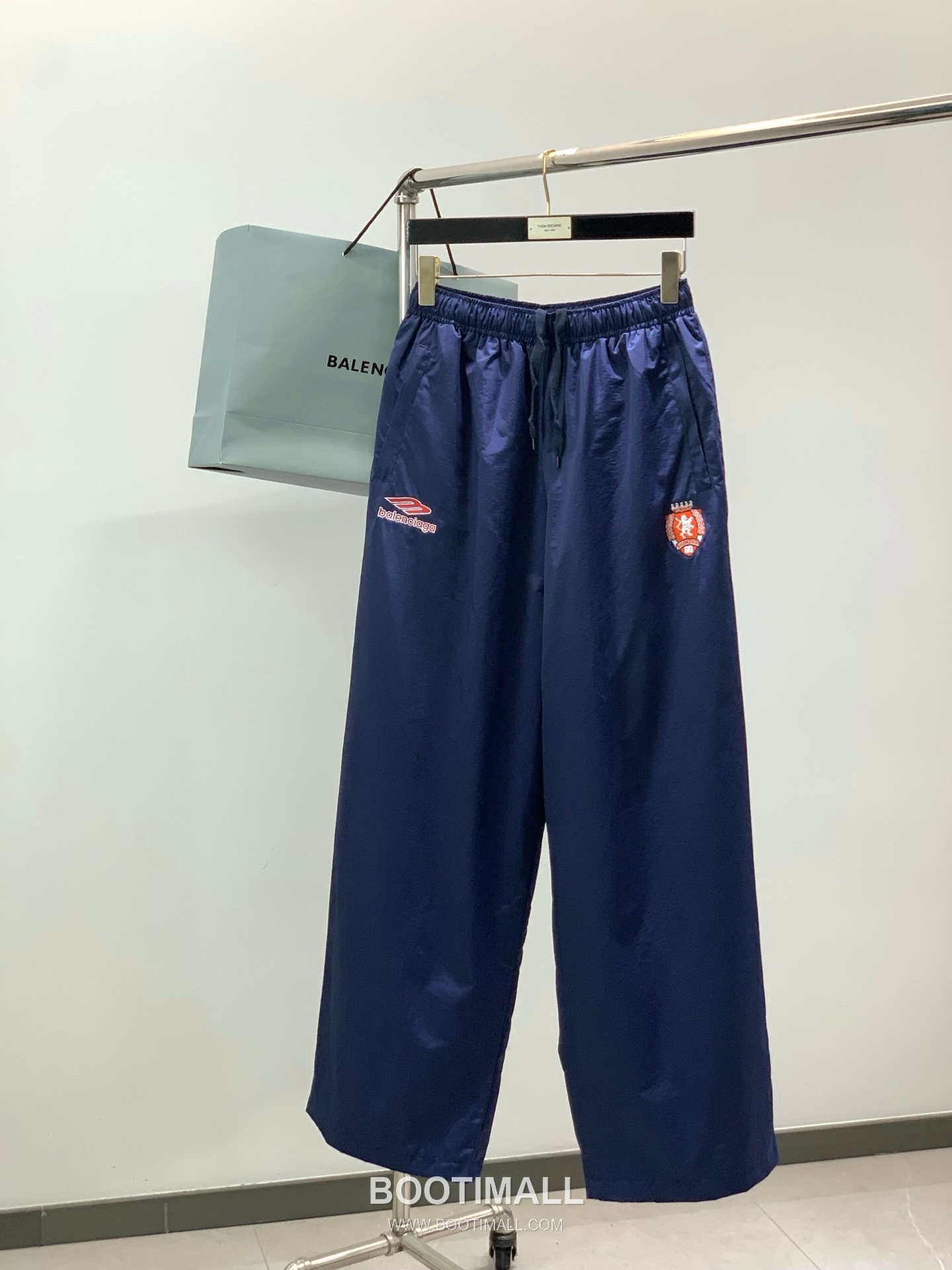 Balenciaga SS26 Football Collection Track Jacket and Pants Set with Embroidered Crest 발렌시아가 SS26 풋볼 컬렉션 트랙 자켓 팬츠 세트 자수 크레스트 17