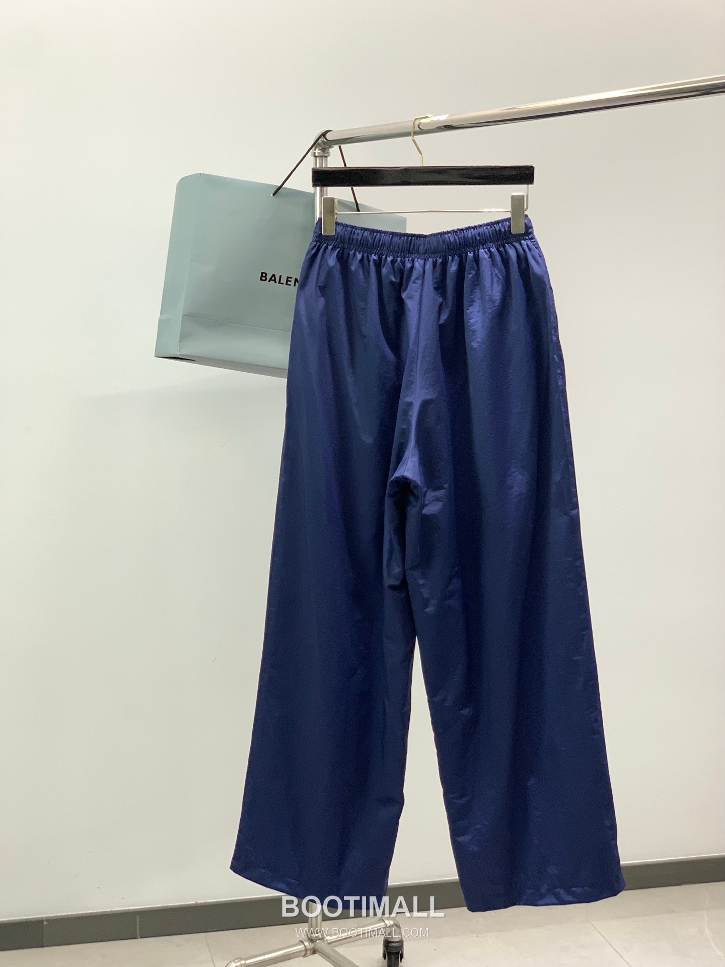 Balenciaga SS26 Football Collection Track Jacket and Pants Set with Embroidered Crest 발렌시아가 SS26 풋볼 컬렉션 트랙 자켓 팬츠 세트 자수 크레스트 18