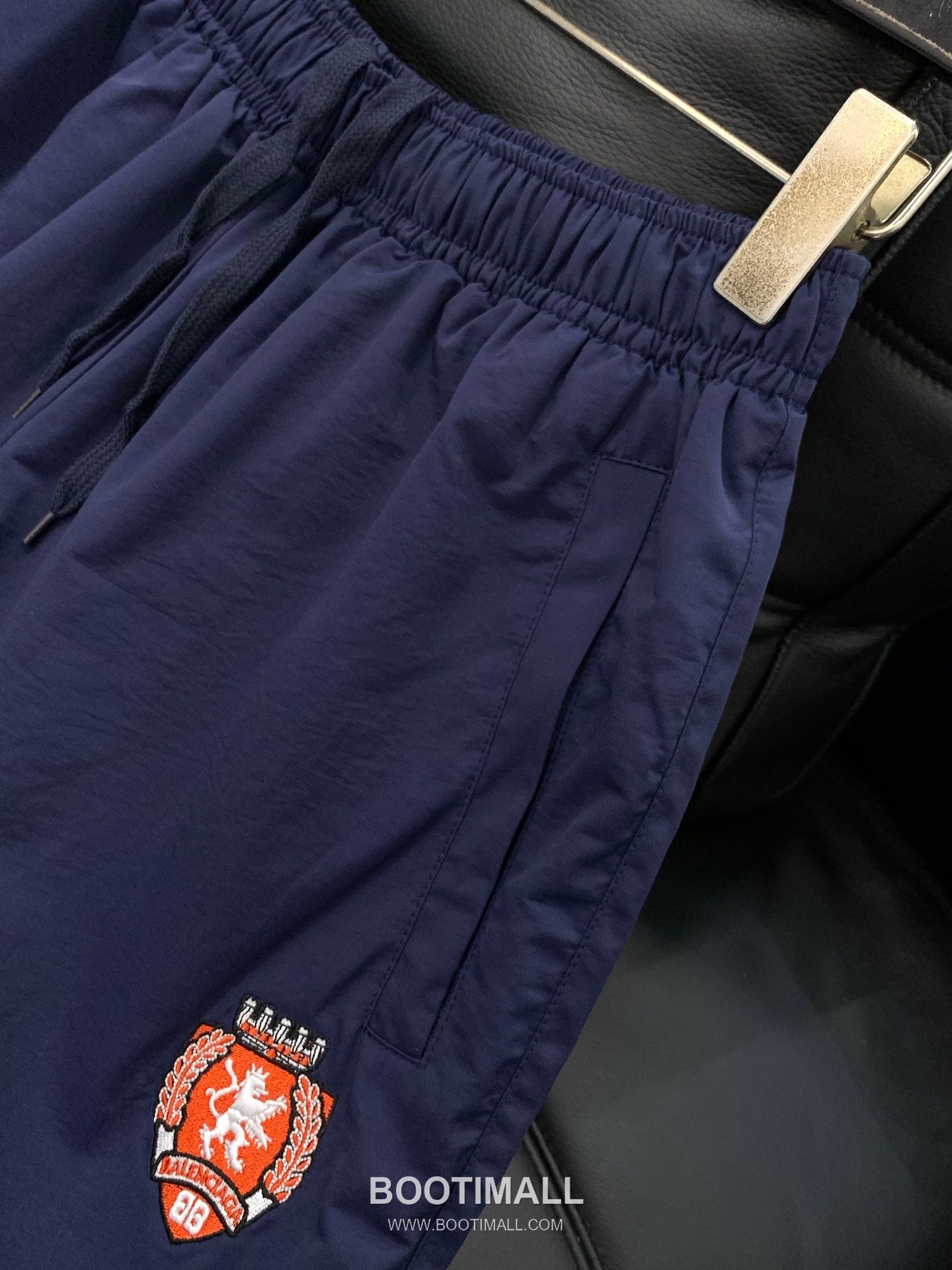 Balenciaga SS26 Football Collection Track Jacket and Pants Set with Embroidered Crest 발렌시아가 SS26 풋볼 컬렉션 트랙 자켓 팬츠 세트 자수 크레스트 20