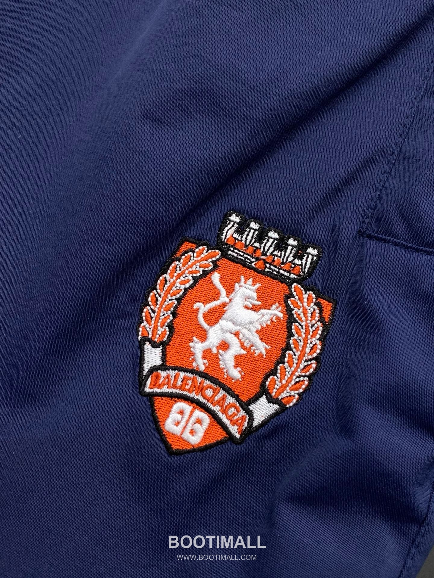 Balenciaga SS26 Football Collection Track Jacket and Pants Set with Embroidered Crest 발렌시아가 SS26 풋볼 컬렉션 트랙 자켓 팬츠 세트 자수 크레스트 21