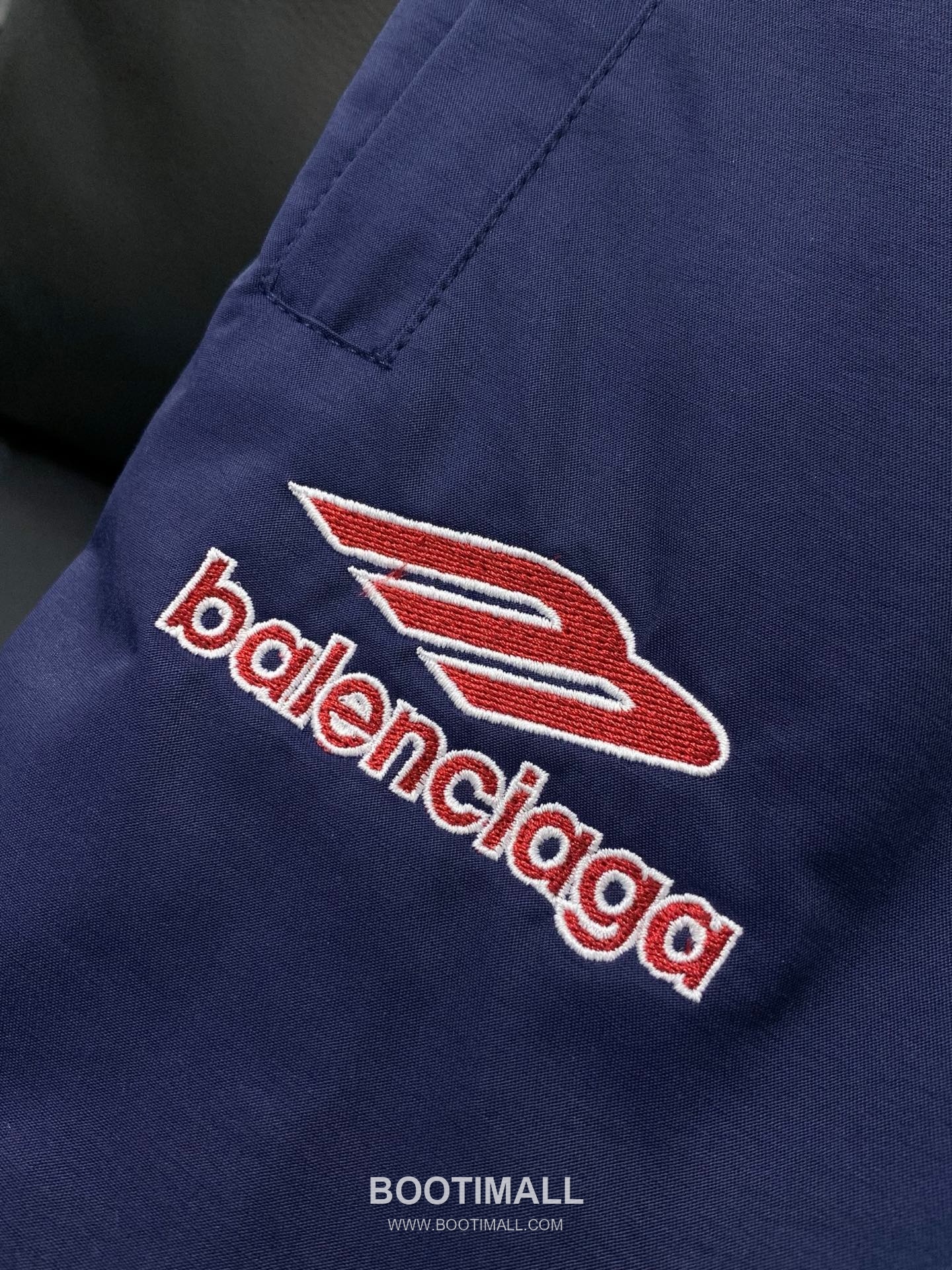 Balenciaga SS26 Football Collection Track Jacket and Pants Set with Embroidered Crest 발렌시아가 SS26 풋볼 컬렉션 트랙 자켓 팬츠 세트 자수 크레스트 22