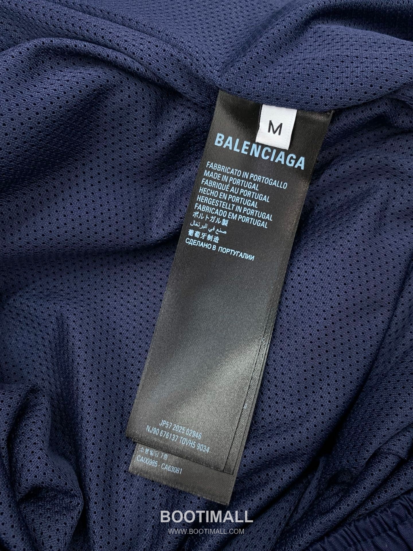 Balenciaga SS26 Football Collection Track Jacket and Pants Set with Embroidered Crest 발렌시아가 SS26 풋볼 컬렉션 트랙 자켓 팬츠 세트 자수 크레스트 24